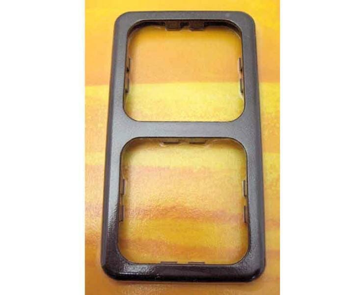 Rammi tvöfaldur utan um tengil brúnn