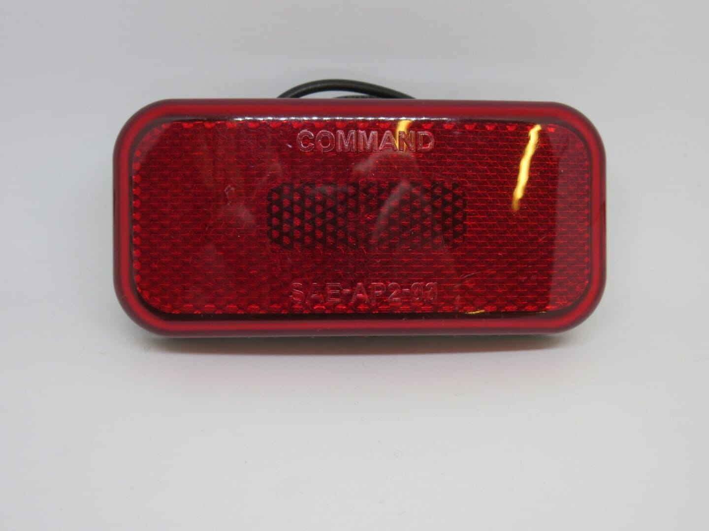 Ljós aftan fellihýsi rautt.