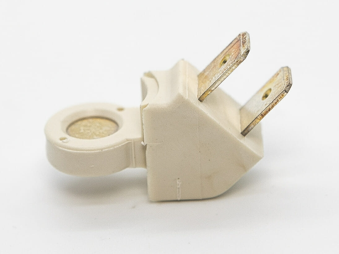 Adaptor insulator.