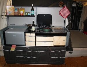 Hengi, vasar f/ eldhús í Combi Camp