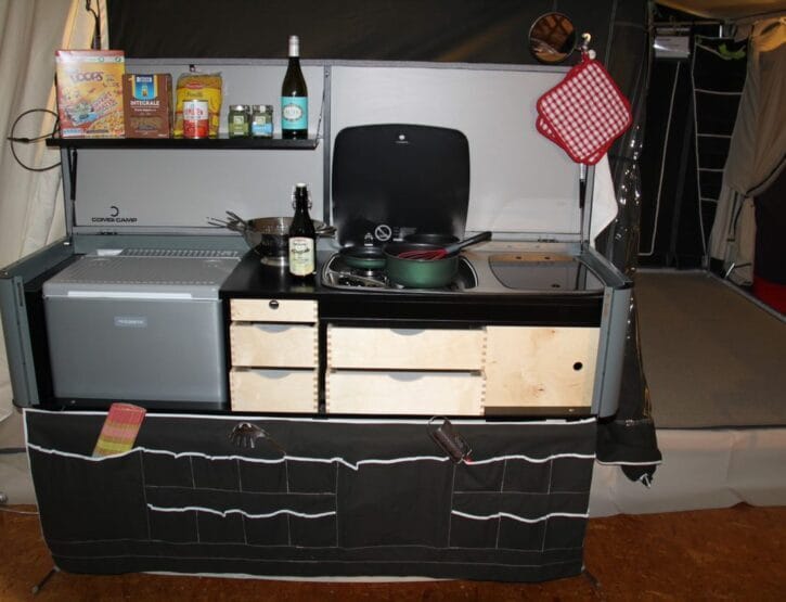 Hengi, vasar f/ eldhús í Combi Camp